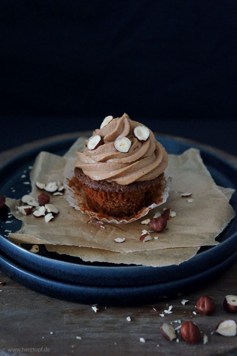 Nuss Nougat Cupcakes mit Nougat Topping - zuckerliebelei