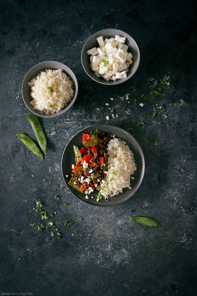 Orientalische Hackfleischpfanne Mit Reis, Gemüse Und Fetakäse ...