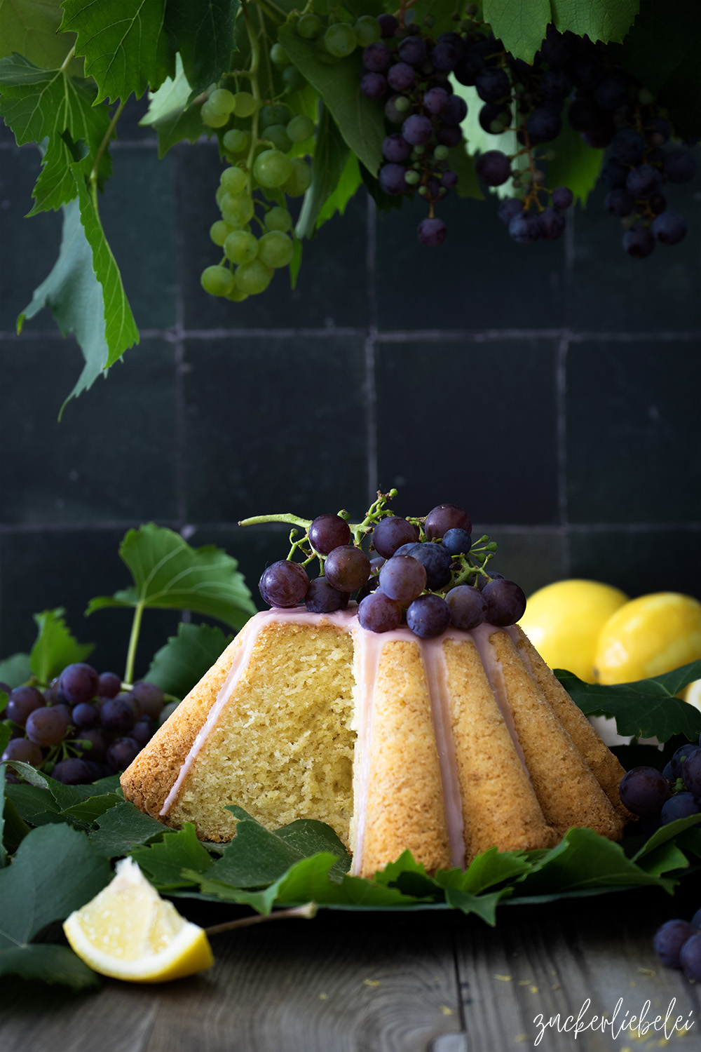 Zitronen-Joghurt Kuchen mit Traubenglasur