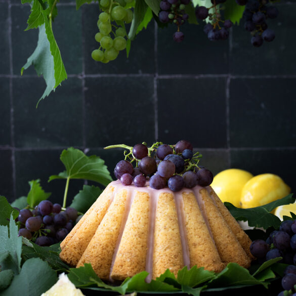 Zitronen-Joghurt Kuchen mit Traubenglasur