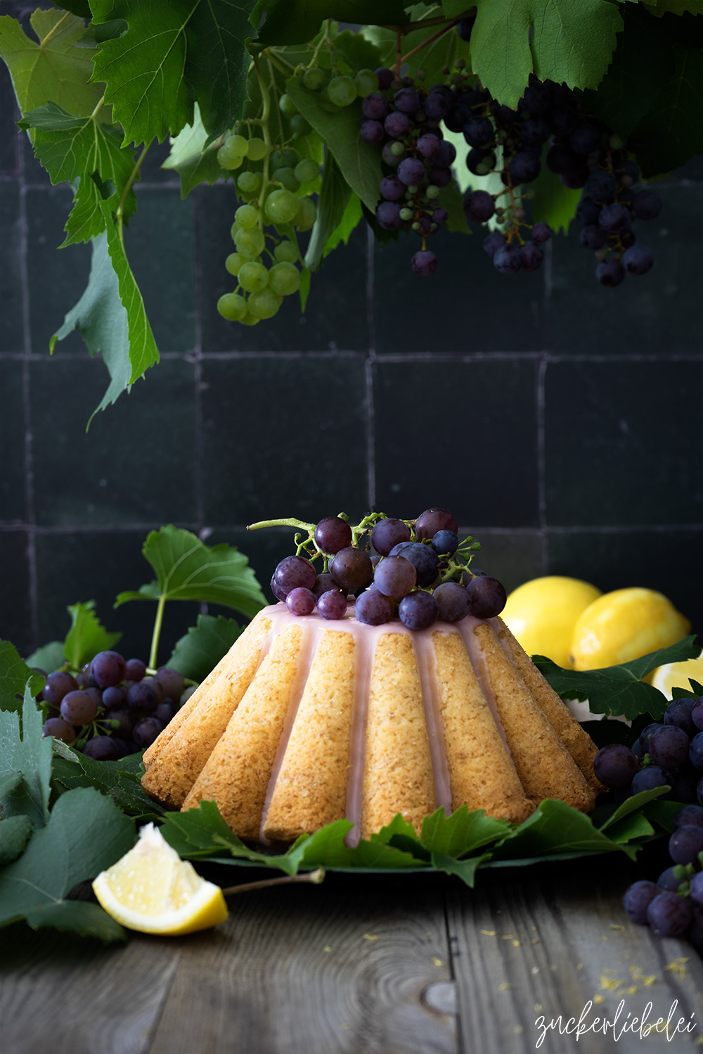 Zitronen-Joghurt Kuchen mit Traubenglasur